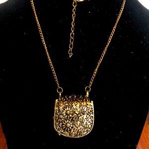 Vintage Purse Shaped Locket in Antique Gold/Bronze Pendant Necklace 13 in long